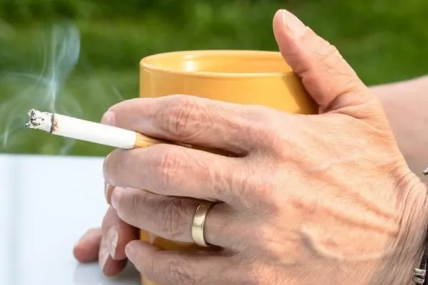 Credeaţi că fumatul este cel mai nesănătos obicei? Iată alte 5 obiceiuri care ne afectează sănătatea