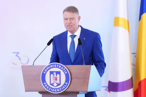 Iohannis a semnat legea prin care pragul de neimpozitare a pensiilor crește de la 2.000 la 3.000 de lei
