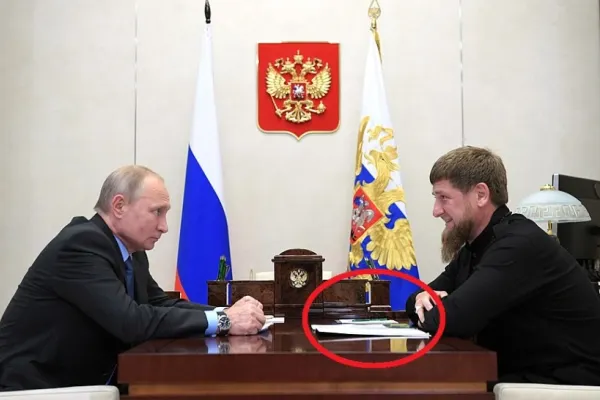 Întâlnire Putin-Kadîrov - Detaliul ciudat care s-a putut vedea pe hârtiile liderului cecen