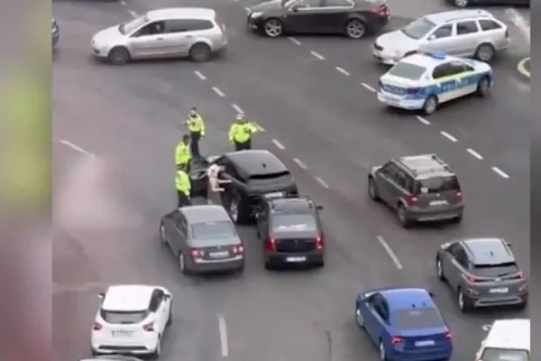 Imagini halucinante cu Ana Morodan în momentul în care polițiștii o opresc în trafic - VIDEO