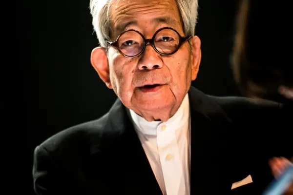 Romancierul japonez Kenzaburo Oe, laureat al premiului Nobel, a murit la vârsta de 88 de ani. Doliu uriaș