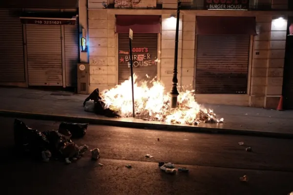 Proteste violente în Grecia după tragedia feroviară cu 57 de morți - Ciocniri dure cu polițiștii - FOTO&VIDEO