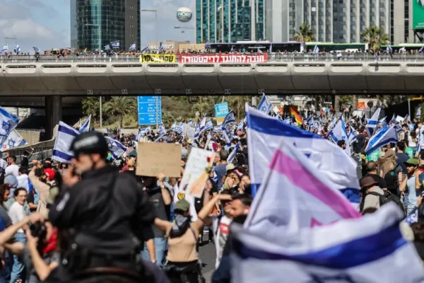 Șoc în Israel. Premierul Netanyahu amână reforma judiciară, ca urmare a uriașelor proteste în stradă