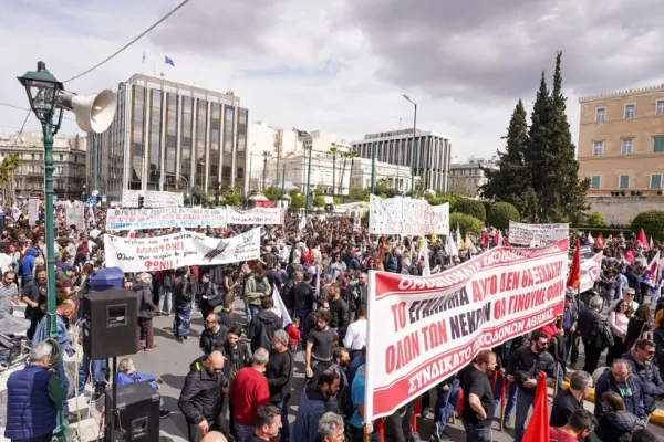 Noi proteste ce amploare în Grecia, în urma tragediei feroviare cu zeci de victime - VIDEO