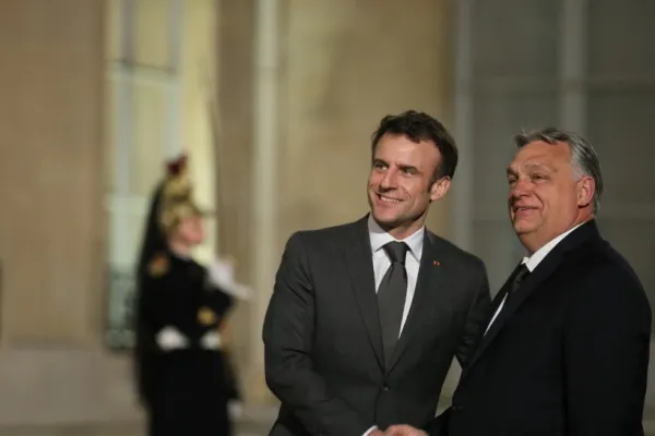 Război în Ucraina Ziua 384: Lobby masiv al lui Emmanuel Macron pe lângă Viktor Orban privind "unitatea ţărilor europene" în faţa Moscovei. Mesajul lui Zelenski - LIVE TEXT