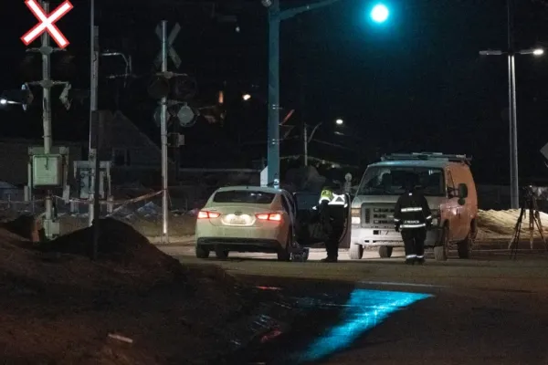 Un camion a intrat în plin într-un grup de pietoni, într-un mic orășel din Canada: 2 morți și 9 răniți. Printre răniți, și 2 copii - FOTO&VIDEO