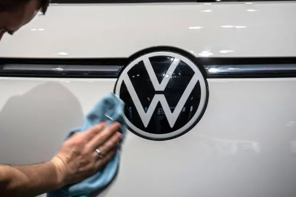 Activele Volkswagen din Rusia, ÎNGHEȚATE de tribunal, din cauza unui litigiu cu grupul rus GAZ! Reacția reprezentanților companiei