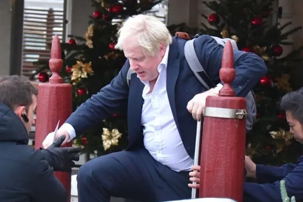 Boris Johnson recunoaște că a mințit despre CHEFURILE de la guvern, din pandemie, dar "cu bună credință"