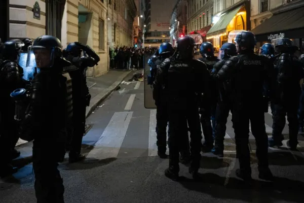 Proteste masive în Franța: violențe și haos în marile orașe. Întreaga țară, PARALIZATĂ de o grevă generală - FOTO&VIDEO