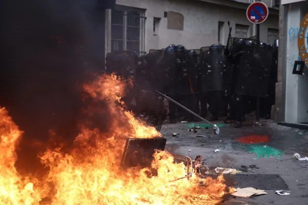 Haos în Franța. Noi proteste violente: Sute de mii de manifestanți pe străzile Parisului și în alte orașe, ciocniri cu polițiștii - VIDEO