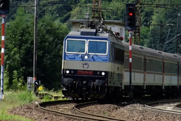 Guvernul, amenințat de NOI PROTESTE! CFR, gata să OPREASCĂ trenurile din circulație - Principalele revendicări