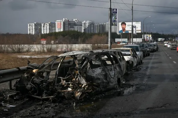 Incident în Ucraina. Mașina în care se afla ministrul de externe eston a luat foc în timpul unei vizite la Kiev