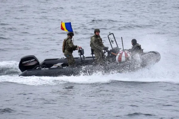 TUR de forță în Marea Neagră, cu misiuni de amploare - Scafandrii militari caută mine explozive aduse din Ucraina