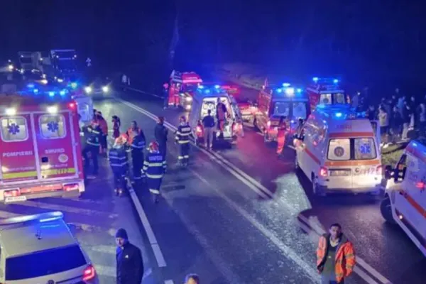 Accident GRAV în Sibiu: Ciocnire violentă între 2 autocare, cu 90 de copii și profesori - Victime multiple - Primele imagini de la locul tragediei