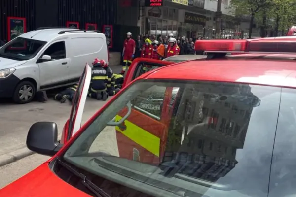 Accident șocant la Cluj-Napoca: O pensionară, călcată de o mașină... pe trotuar - Intervenția urgentă a pompierilor - FOTO