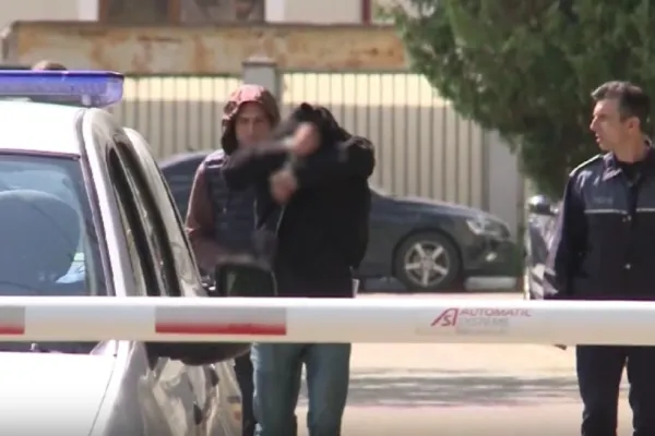 Instanța a decis: AREST LA DOMICILIU pentru polițiștii șpăgari! Cei doi au fost audiați la DNA mai bine de 3 ore