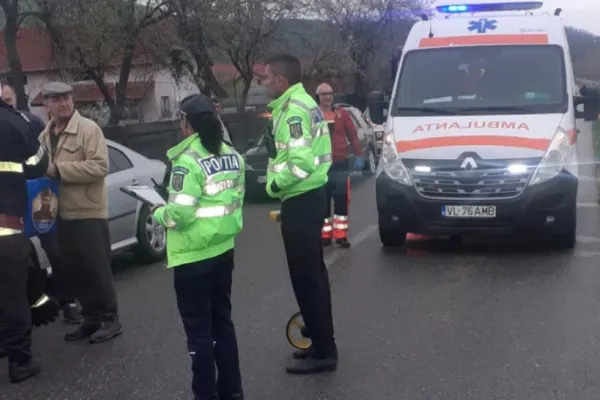 Accident violent în Vâlcea - 3 victime, printre care un copil de aproape 3 ani, și o mașină în șanț