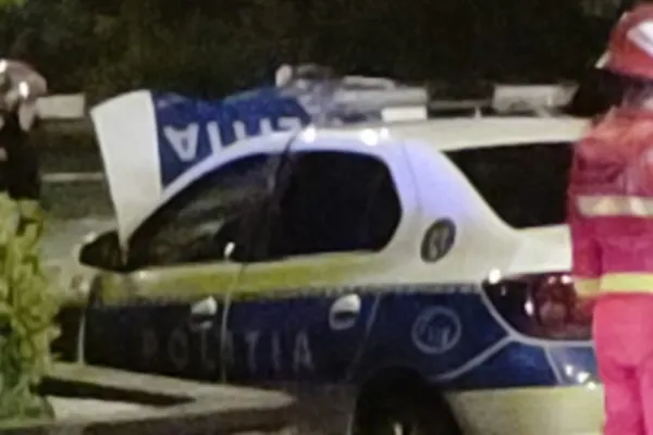 Autospecială de poliție, implicată într-un accident pe Calea 13 Septembrie din Capitală! 4 persoane, rănite - printre care și 2 polițiști - FOTO