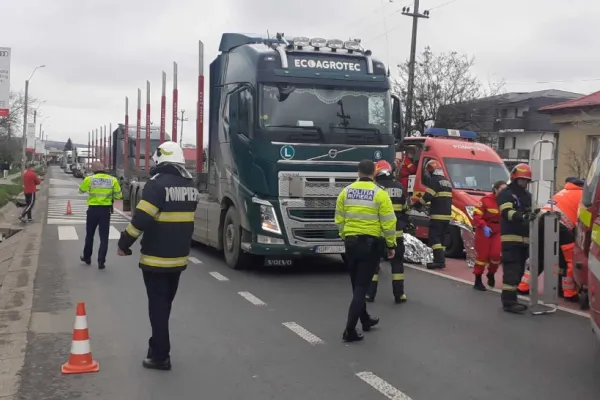 Tragedie la Iași. 2 copii spulberați de un TIR, chiar pe trecerea de pietoni. Unul dintre ei a murit