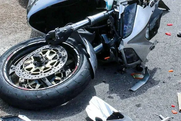Accident între doi motocicliști, pe o șosea din Timiș. Unul dintre ei a ieșit pozitiv la droguri și avea și permisul suspendat!