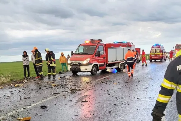 Accident teribil lângă Timișoara. O femeie a murit, 2 copii sunt grav răniți - FOTO