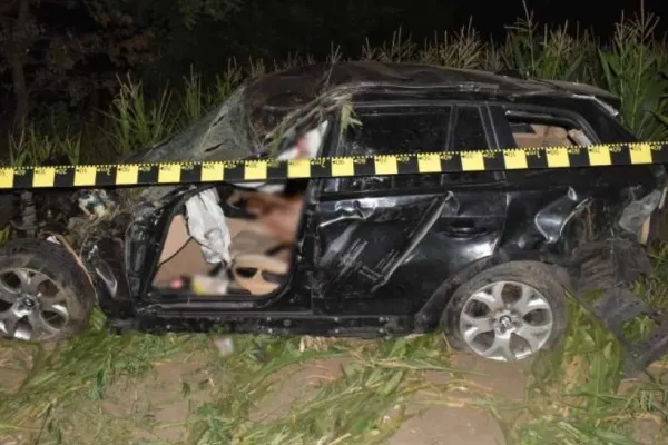 Accident mortal în seara de Înviere: un tânăr de 19 ani a murit strivit în mașina pe care o conducea, izbită de un utilaj