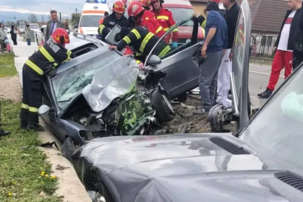 Accident grav: 7 răniți, duși la spital după un carambol între trei mașini în Gorj (video)