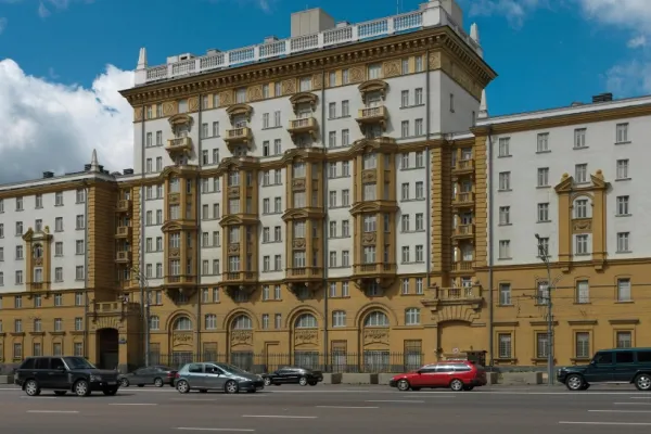 Incident la Moscova. O femeie a lăsat două valize suspecte în fața sediului ambasadei SUA
