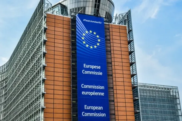 Mai vor românii să rămână în Uniunea Europeană? Rezultatele surprinzătoare ale unui sondaj