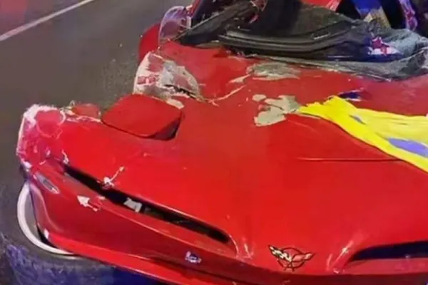 Bolid de lux, făcut praf în urma unui accident din Strehaia. Mașina fusese tunată în peste 3.300 de ore de muncă