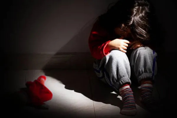 Monstrul din Brăila care și-a abuzat sexual nepoata în vârstă de doar 6 ANI! Care sunt măsurile luate de polițiști