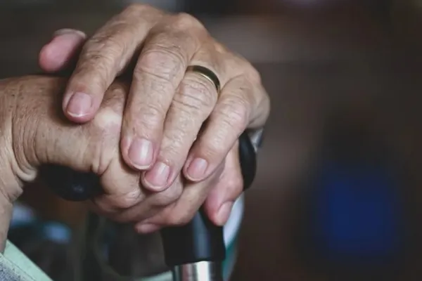 Pensionare lăsate fără bani și aur, printr-o metodă de înșelăciune care face mii de victime! Escrocii, căutați de poliție - Avertismentul autorităților