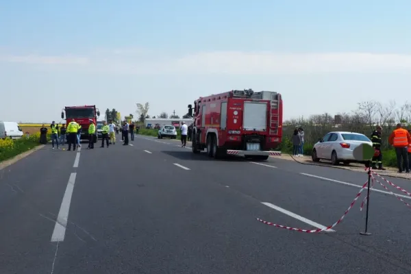 Accident rutier pe DN 6, între un microbuz și un autoturism! - Sunt 8 VICTIME. A fost activat Planul Roșu
