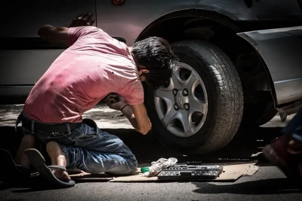 Adio kilometraj dat "înapoi" și mașină "fără accidente"! Proiectul de lege care le dă dureri de cap samsarilor auto