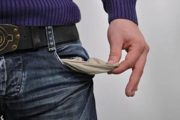 Calcul: Fiecare român a pierdut cel puțin 300 de lei pe lună din cauza inflației
