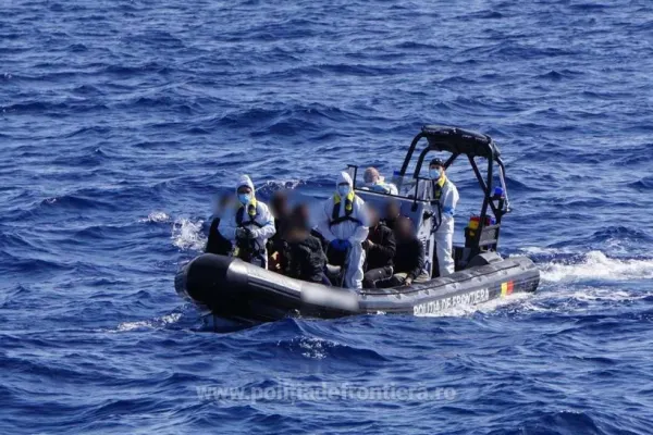 Peste 180 de cetățeni străini au fost salvați de polițiștii români de frontieră într-o operațiune din apele Mării Mediterane