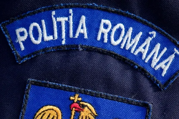 7 tâlhari se dădeau drept polițiști pentru a deruta victimele. Ce au pățit 3 tineri care le-au căzut în plasă