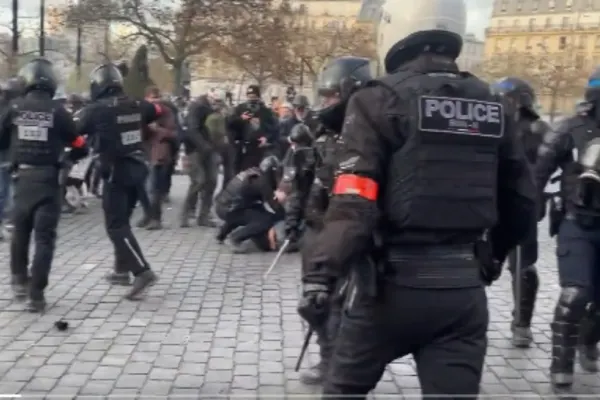Proteste în Franţa: 111 arestări şi 154 de membri ai forţelor de ordine răniţi