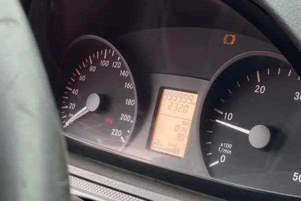 Sănătatea, în COMĂ! Ambulanțe cu 1 milion de kilometri parcurși transportă românii bolnavi - FOTO