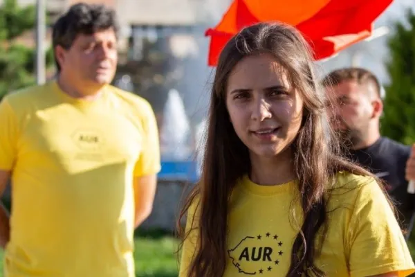 Prima reacție a colaboratoarei AUR care a intrat cu 4 gloanțe în Parlament
