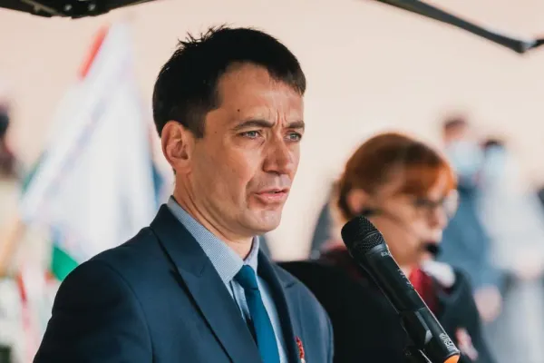 Încă un parlamentar agresat de protestatarii AUR! Ei au scandat: „Afară cu UDMR”
