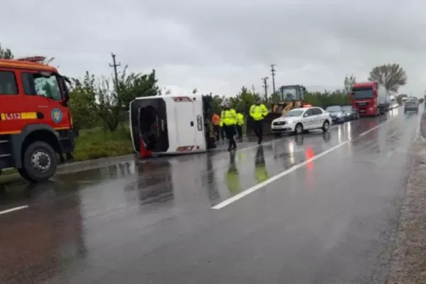12 răniți în accidentul teribil de autocar din județul Buzău, în continuare în spital. Medicii, chemați de acasă pentru a se ocupa de răniți