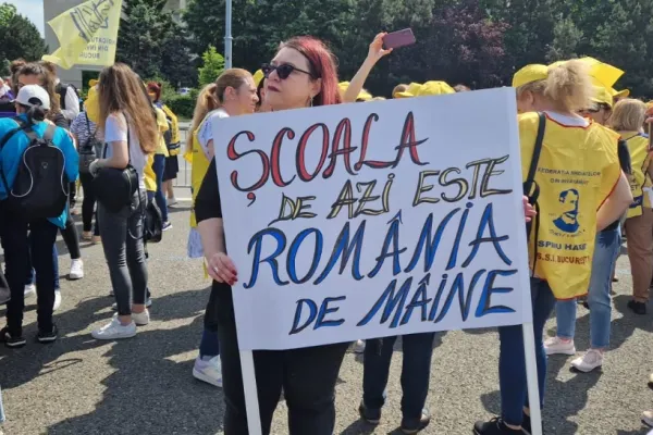 Sindicaliștii din Educație, răspuns la apelul lansat de premier și Guvern: „Greva continuă. Să coboare puţin cu picioarele pe pământ”