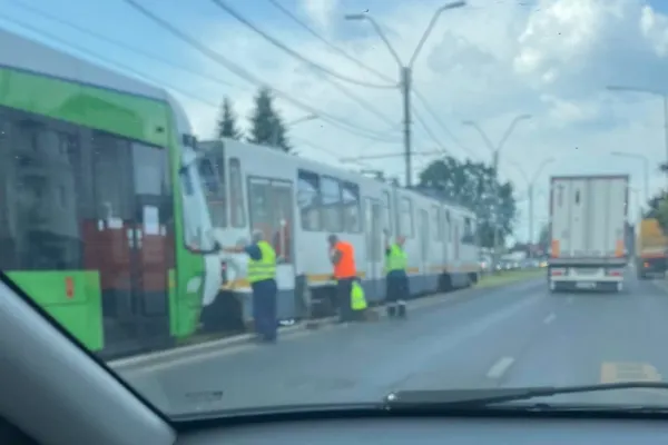Accident cu două tramvaie, dintre care un Imperio, pe Şoseaua Giurgiului din Capitală! Circulaţia mai multor linii, blocată temporar