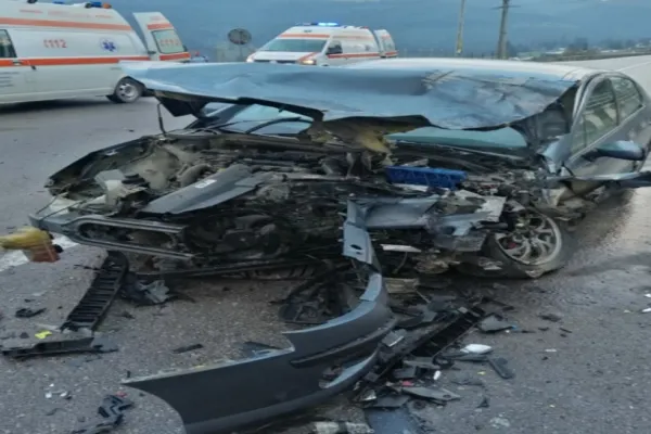 Patru persoane, între care și doi copii, au ajuns la spital. Accident violent în județul Suceava