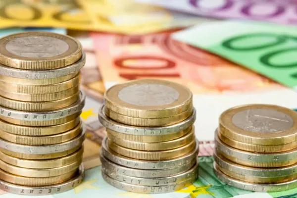 România, tot mai îndatorată: Creștere uriașă a datoriei publice - a depășit deja 50 la sută din PIB - E necesar un plan al Guvernului