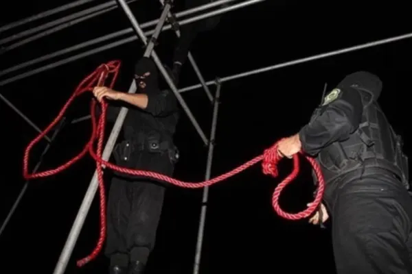Execuții ȘOC în secolul 21 în Iran: Doi tineri, uciși pentru blasfemie, în pline proteste după moartea tinerei Masha Amini