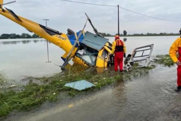 Tragedie în Italia, acoperită de ape: Un elicopter s-a prăbușit în timpul unei misiuni de salvare - 4 victime - VIDEO