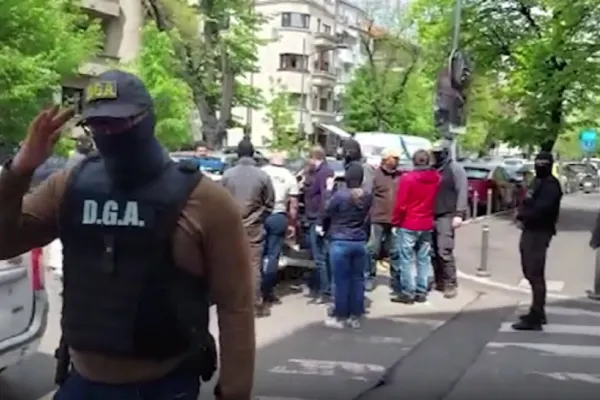 Polițiștii șpăgari au DEMISIONAT! Cei doi, dispuși să încheie acorduri de recunoaștere a vinovăției - Care este PLANUL