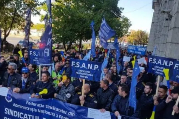 Sindicaliștii din penitenciare ies la proteste, pe final de an. Se strâng să-și strige nemulțumirile luni, în Piața Victoriei